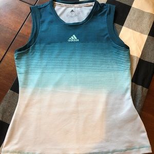 Women’s Adidas ombré tennis top. Size M